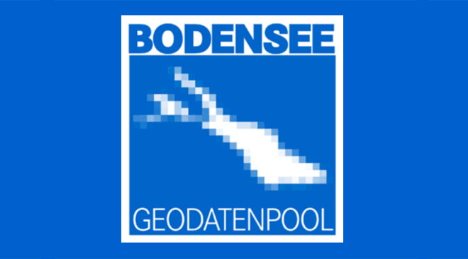 stark verpixelt die Fläche vom Bodensee vor blauem Hintergrund, Schriftzug Bodensee Geodatenpool